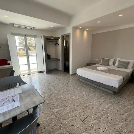 White Lily Suites & Lofts - Adults Only 16 Plus Perivolos  Bagian luar foto
