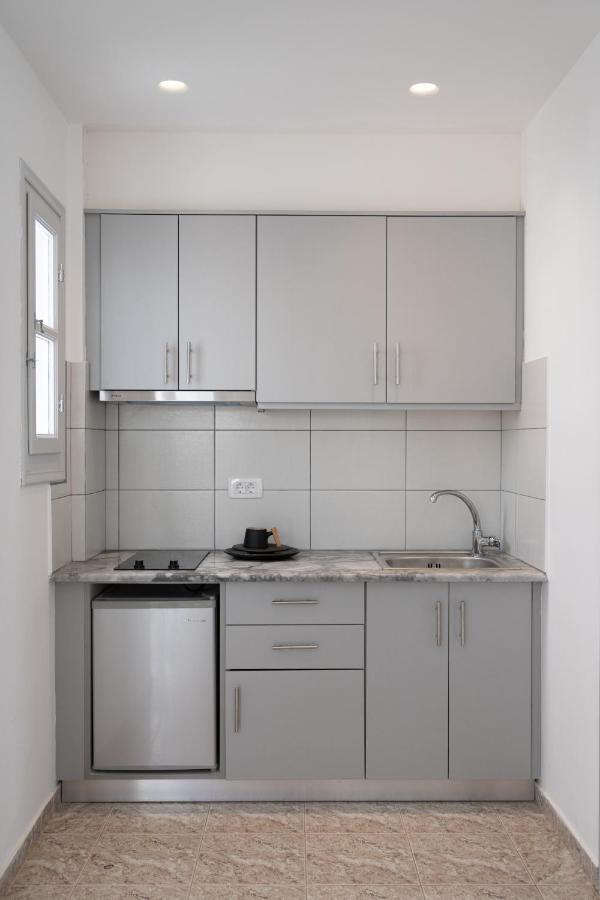 White Lily Suites & Lofts - Adults Only 16 Plus Perivolos  Bagian luar foto