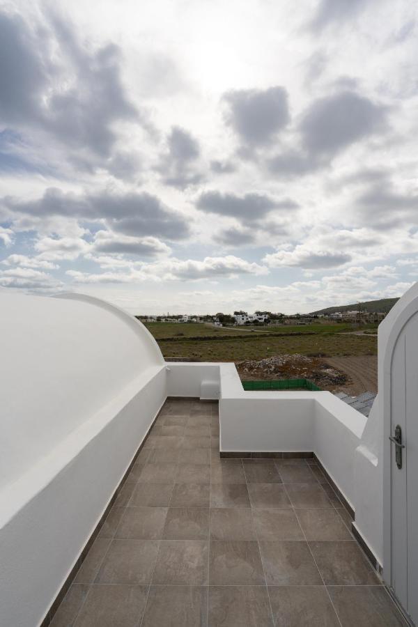 White Lily Suites & Lofts - Adults Only 16 Plus Perivolos  Bagian luar foto