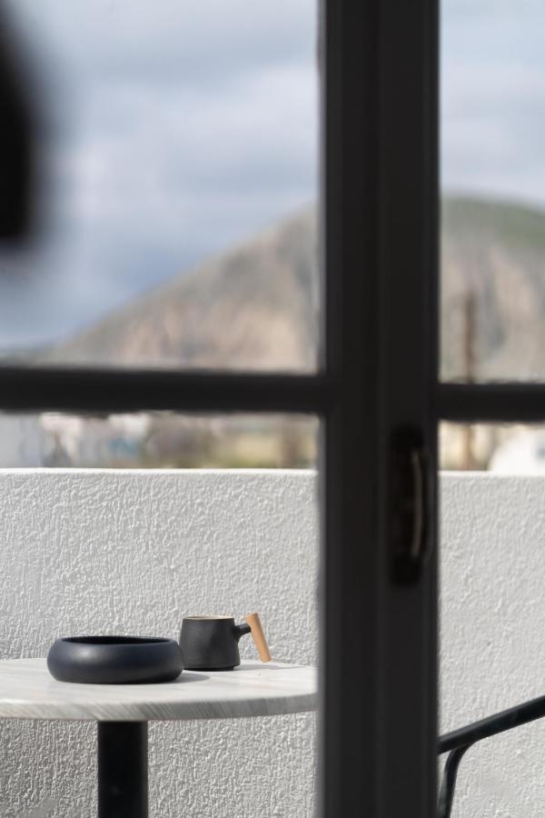 White Lily Suites & Lofts - Adults Only 16 Plus Perivolos  Bagian luar foto