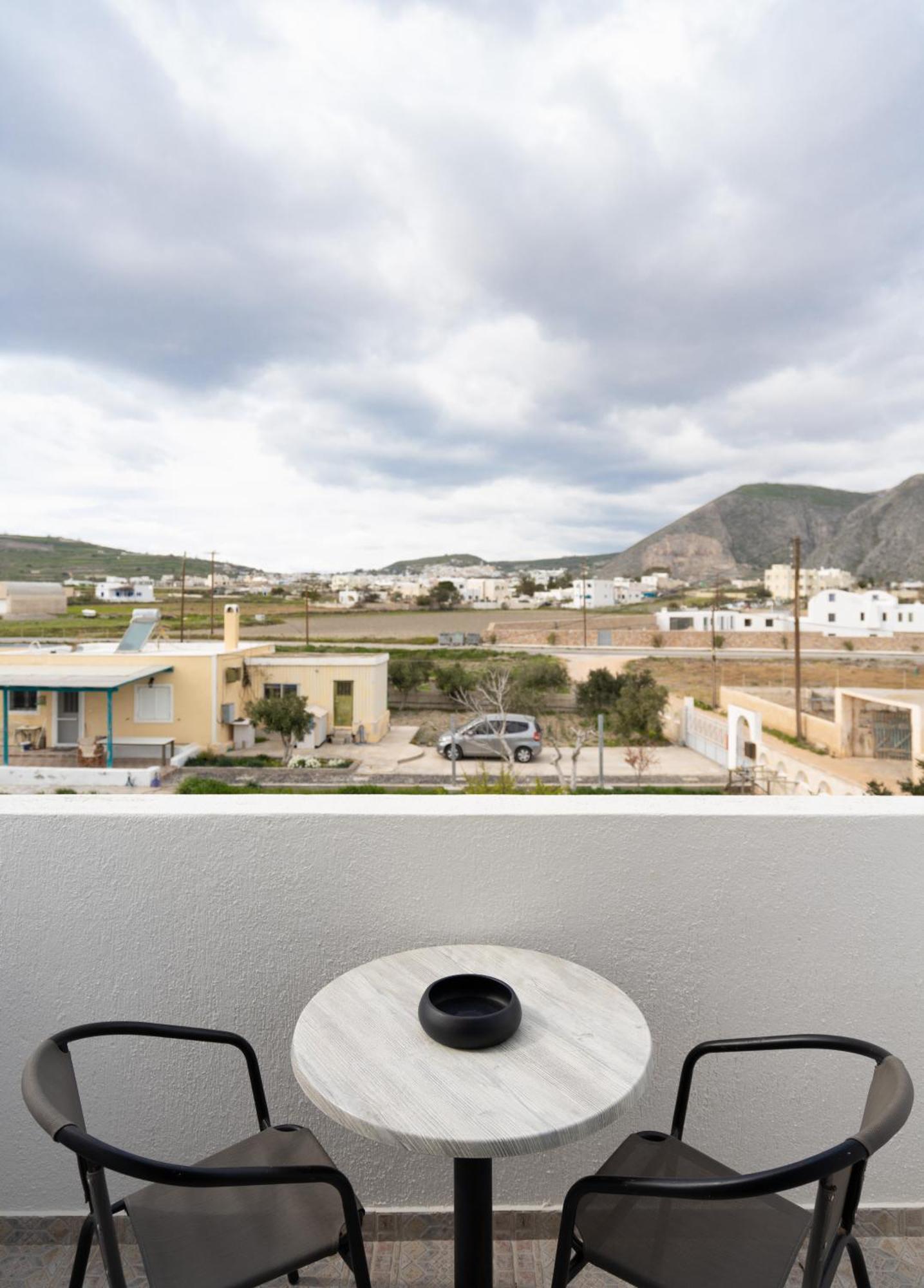 White Lily Suites & Lofts - Adults Only 16 Plus Perivolos  Bagian luar foto