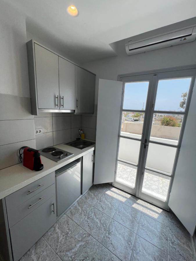 White Lily Suites & Lofts - Adults Only 16 Plus Perivolos  Bagian luar foto