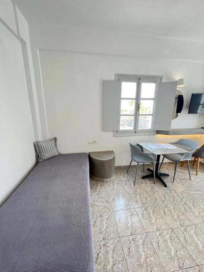White Lily Suites & Lofts - Adults Only 16 Plus Perivolos  Bagian luar foto