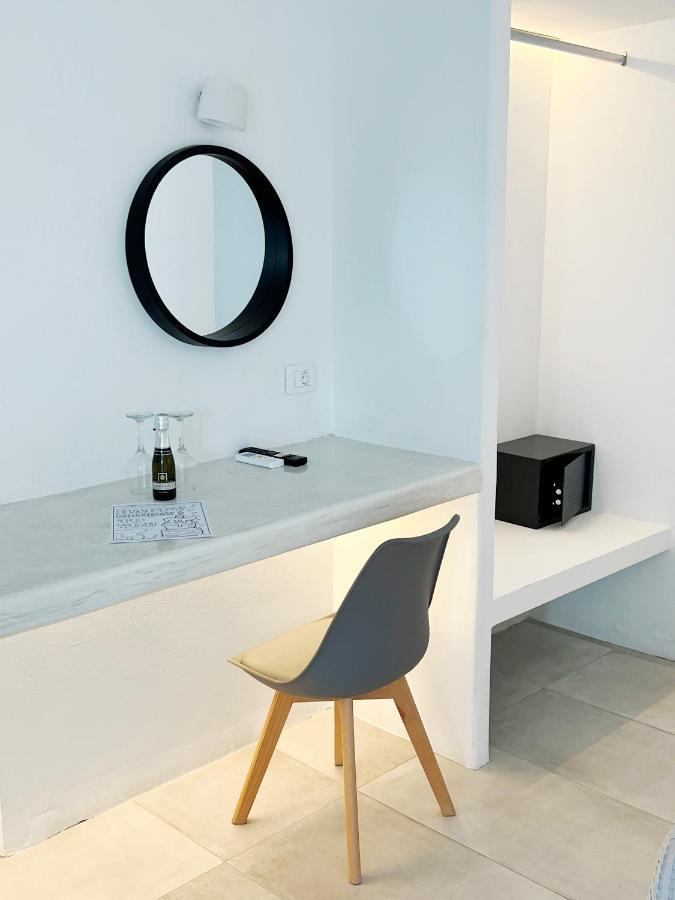 White Lily Suites & Lofts - Adults Only 16 Plus Perivolos  Bagian luar foto
