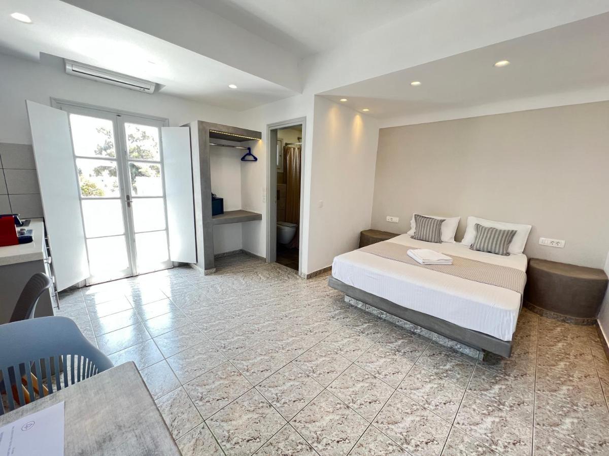 White Lily Suites & Lofts - Adults Only 16 Plus Perivolos  Bagian luar foto
