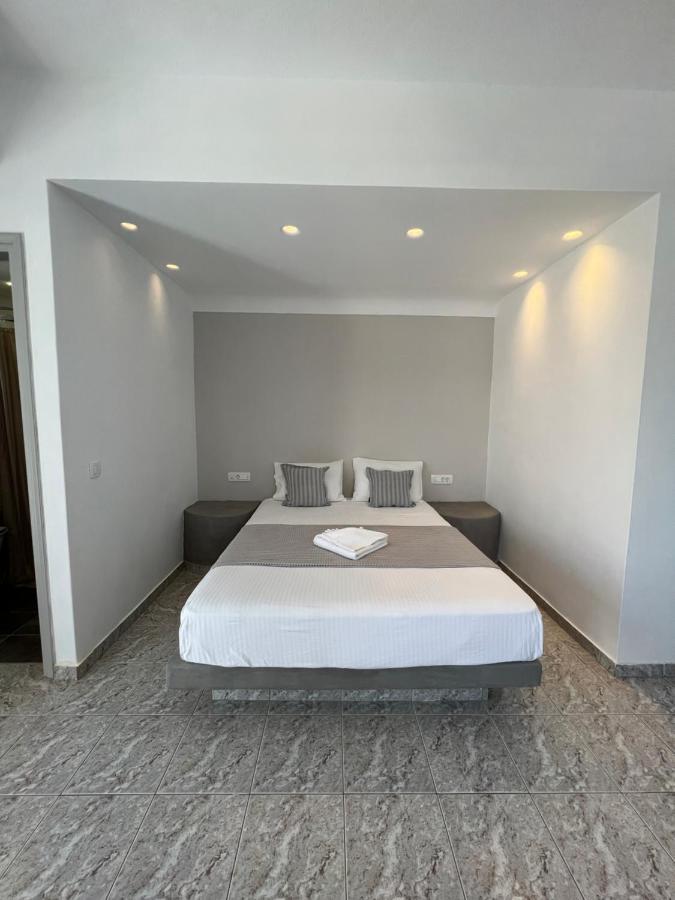 White Lily Suites & Lofts - Adults Only 16 Plus Perivolos  Bagian luar foto