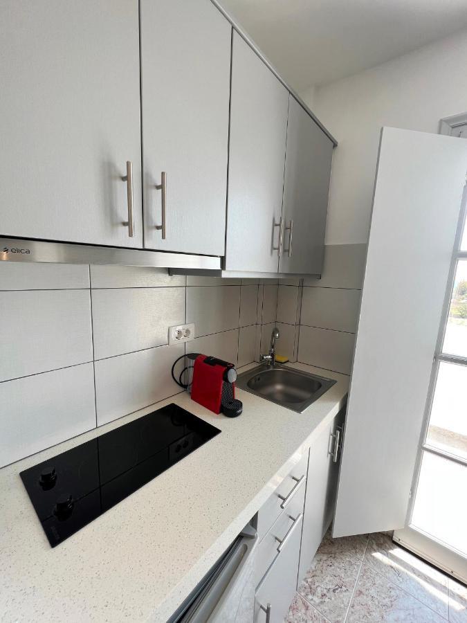 White Lily Suites & Lofts - Adults Only 16 Plus Perivolos  Bagian luar foto