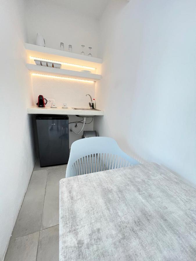 White Lily Suites & Lofts - Adults Only 16 Plus Perivolos  Bagian luar foto