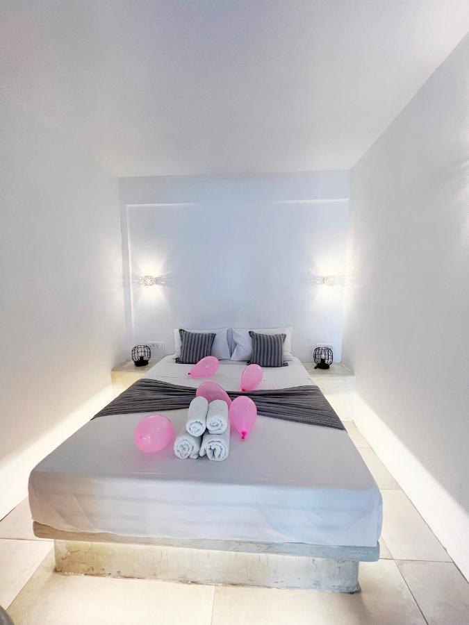 White Lily Suites & Lofts - Adults Only 16 Plus Perivolos  Bagian luar foto