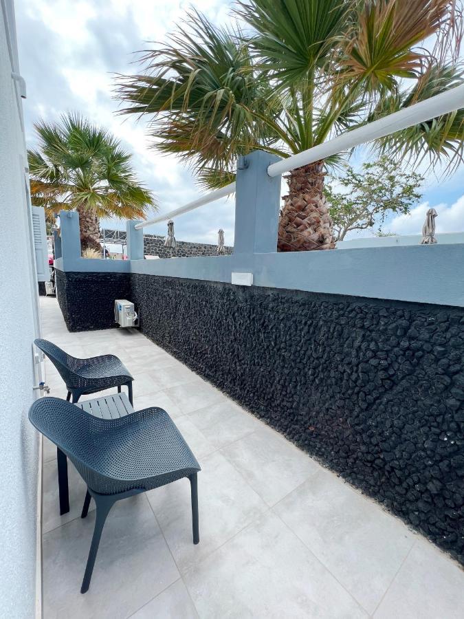 White Lily Suites & Lofts - Adults Only 16 Plus Perivolos  Bagian luar foto