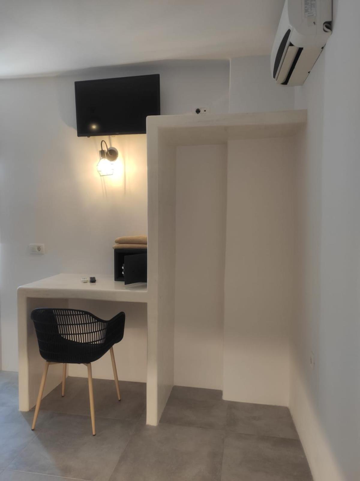 White Lily Suites & Lofts - Adults Only 16 Plus Perivolos  Bagian luar foto