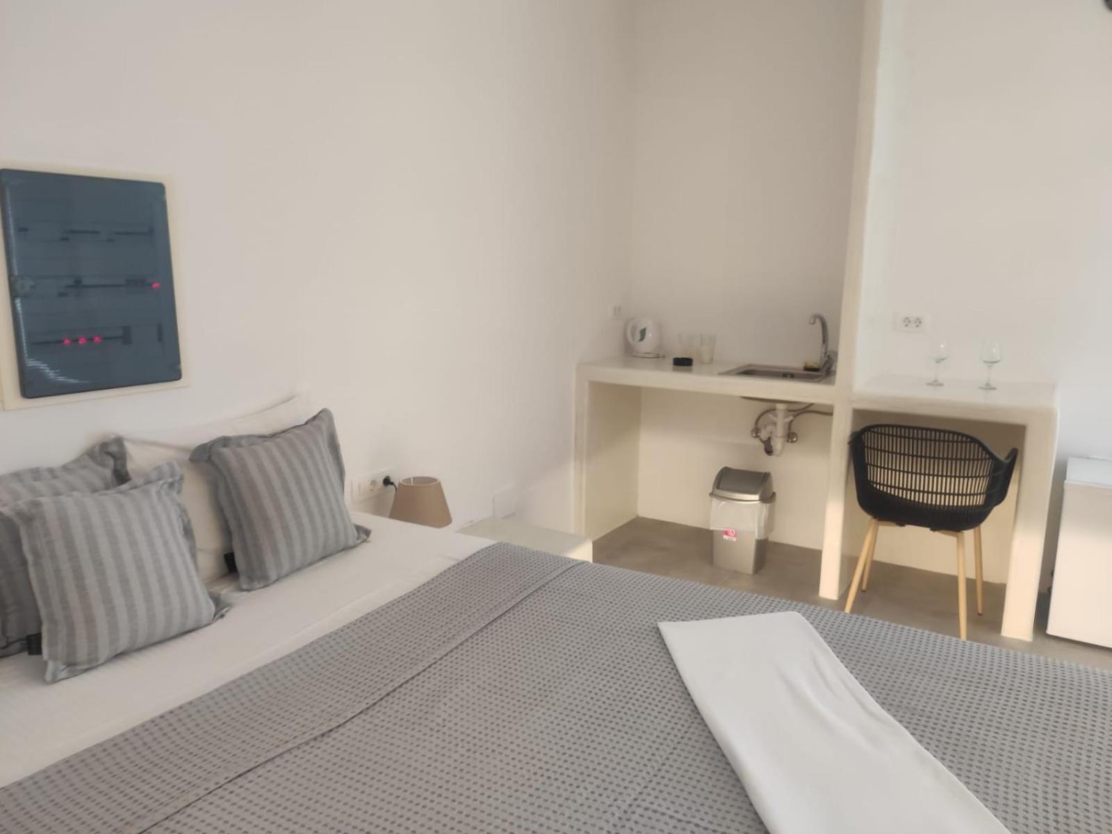 White Lily Suites & Lofts - Adults Only 16 Plus Perivolos  Bagian luar foto